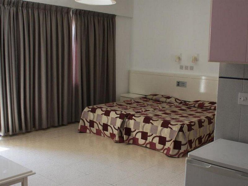 Astreas Beach Hotel Apartments 프로타라스 외부 사진