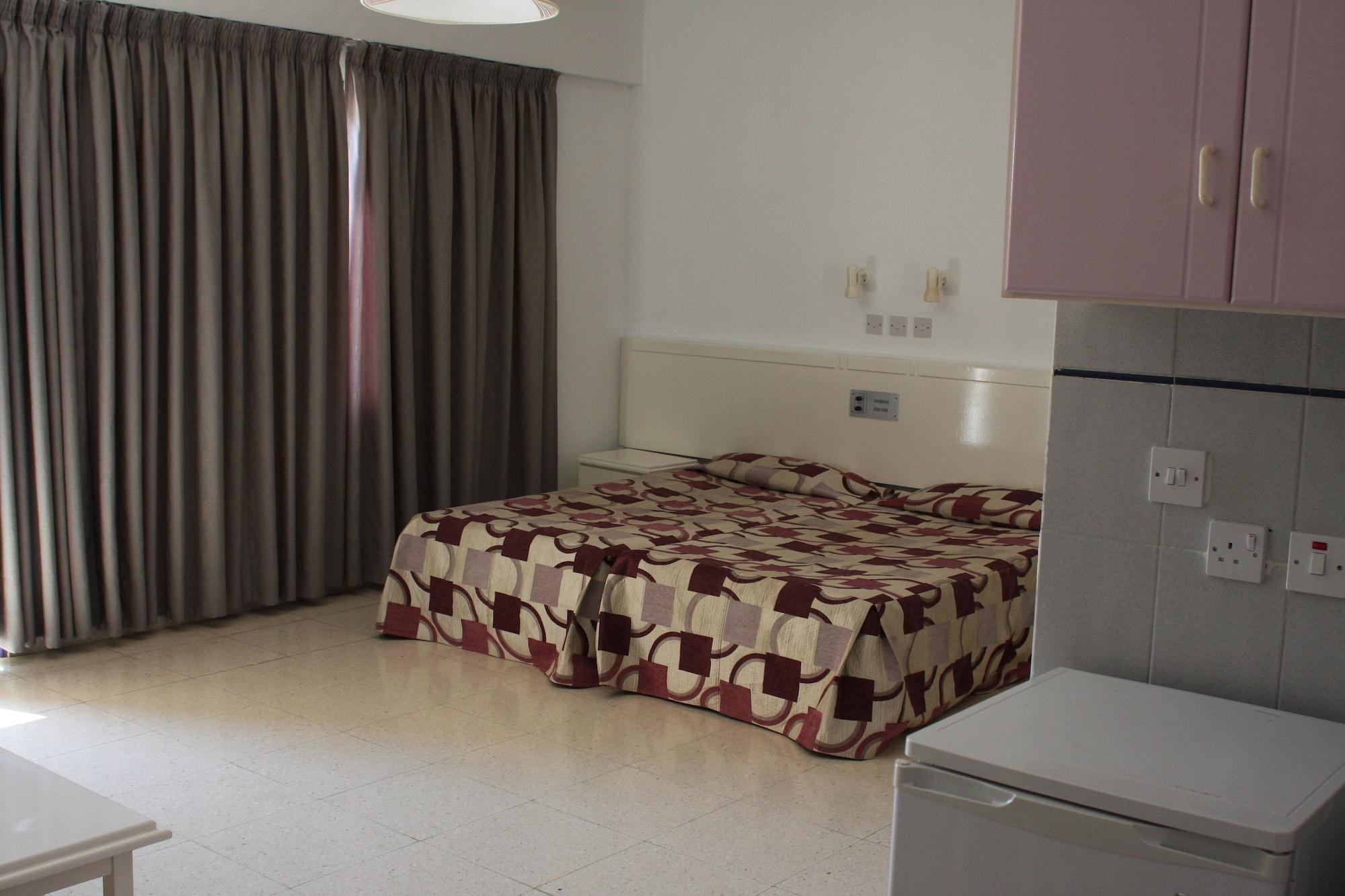 Astreas Beach Hotel Apartments 프로타라스 외부 사진