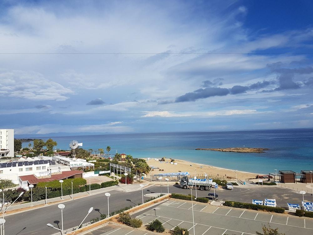 Astreas Beach Hotel Apartments 프로타라스 외부 사진