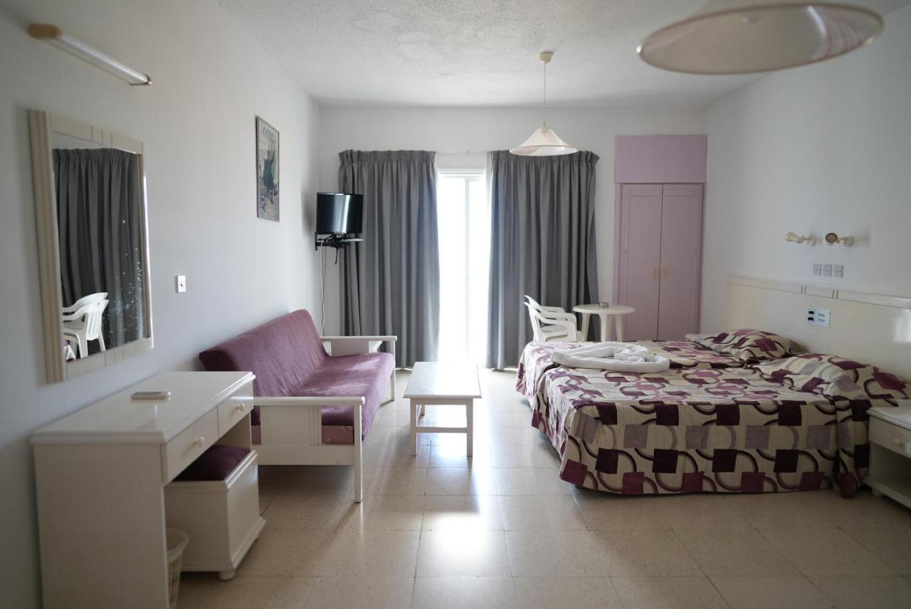 Astreas Beach Hotel Apartments 프로타라스 외부 사진